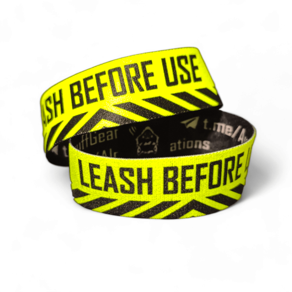 UV-reaktives Armband – Vor Gebrauch anleinen