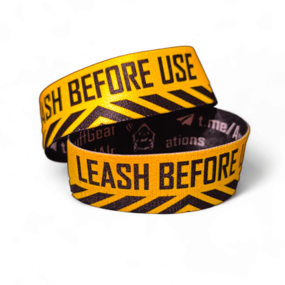 UV-reaktives Armband – Vor Gebrauch anleinen