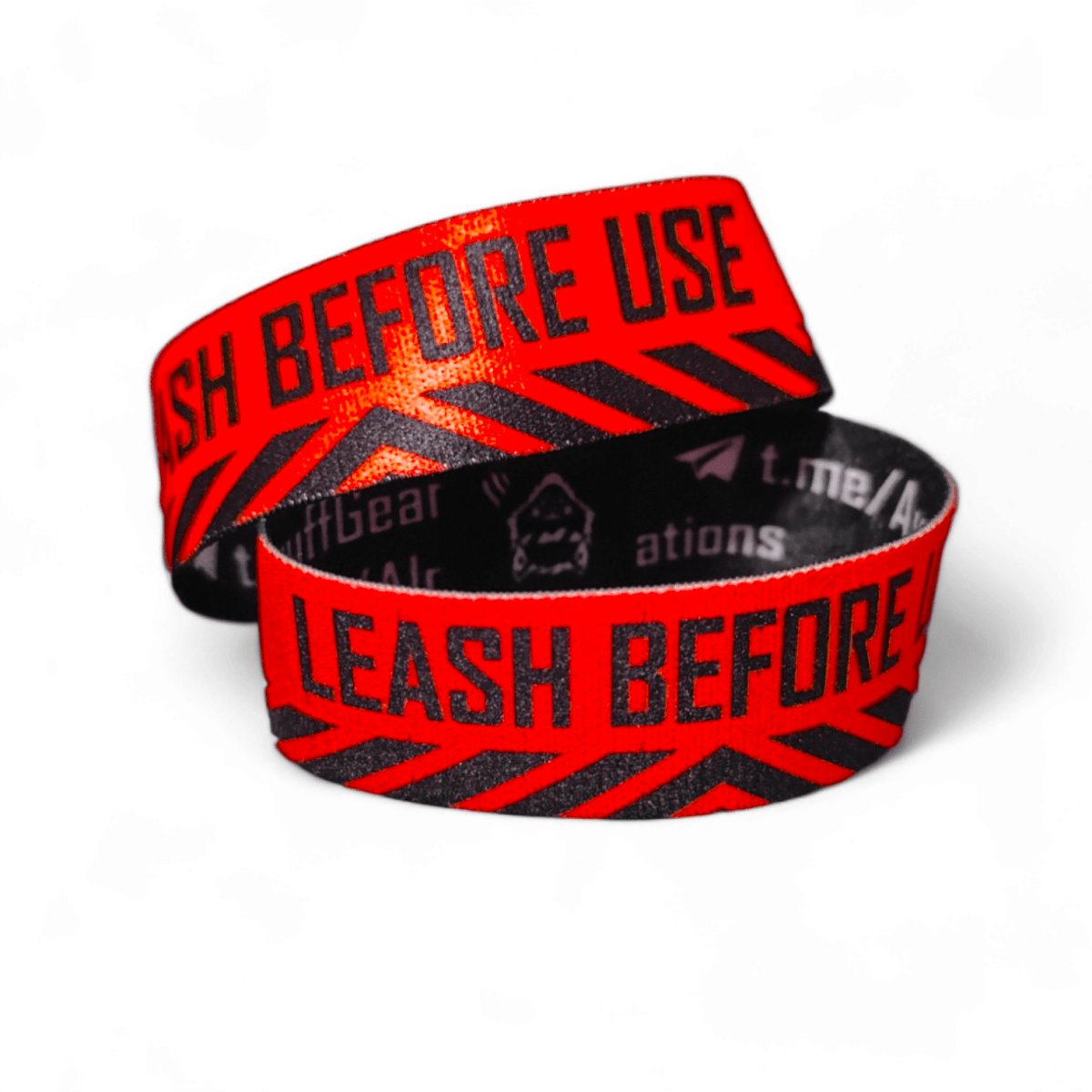 UV-reaktives Armband – Vor Gebrauch anleinen